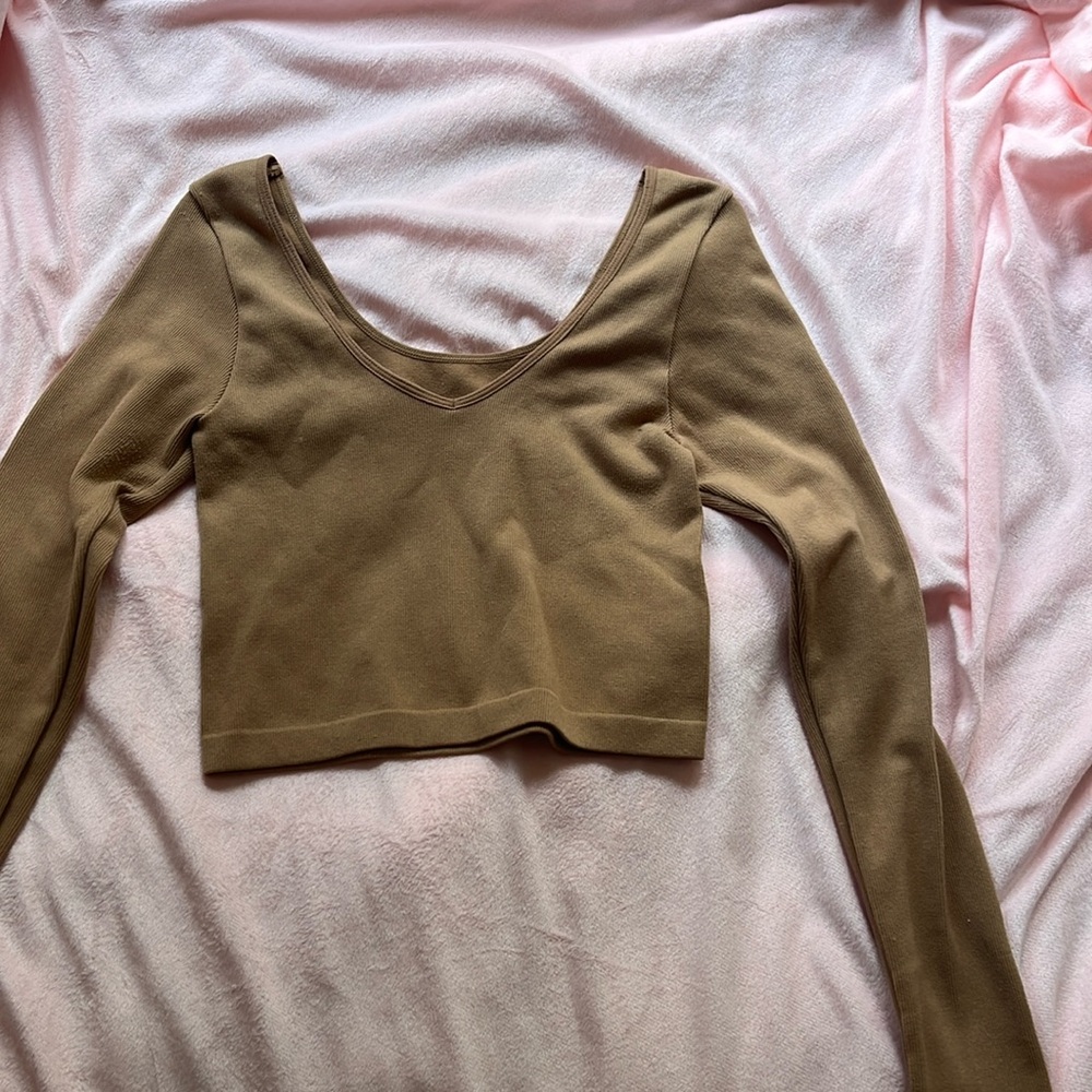 holister long sleeve crop top